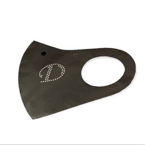 New Women Letter Diamonds Face
Mask with
Rhinestone Letter D New in Package